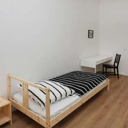Rent this 5 bed apartment on Kılıçoğlu in Warschauer Straße, 10243 Berlin