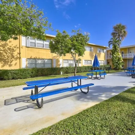 Image 7 - Deerfield Beach Middle School, 701 Southeast 6th Avenue, Shorewood, Deerfield Beach, FL 33441, USA - Condo for rent