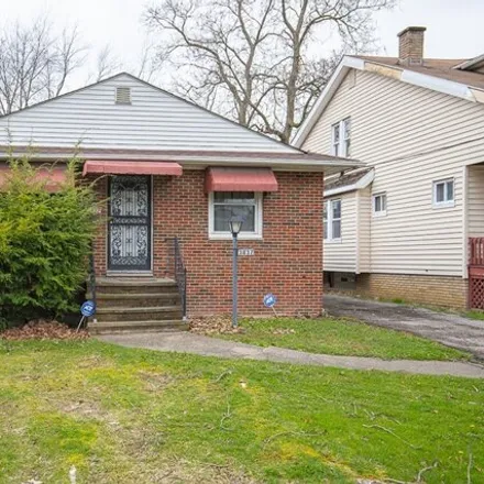 Buy this 3 bed house on 3832 East 153rd Street in Cleveland, OH 44128