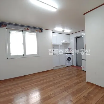 Rent this studio apartment on 서울특별시 관악구 봉천동 1585-2