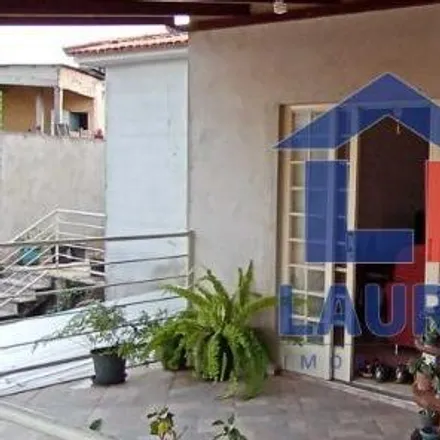Buy this 3 bed house on Rua Tarcísio Ribeiro in Santanense, Itaúna - MG