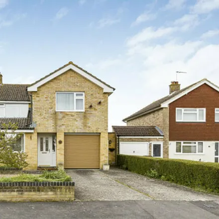 Buy this 4 bed house on Shannon Close in Grove, OX12 7PT