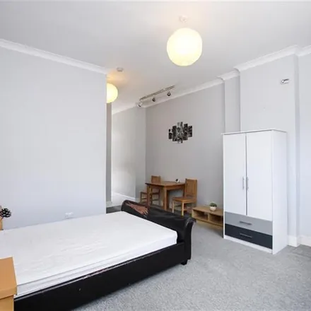 Rent this studio apartment on The Burroughs in London, NW4 4AR