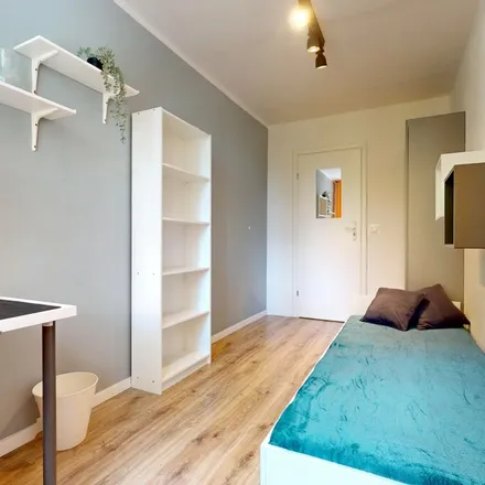 Rent this 5 bed apartment on Mordechaja Anielewicza 18A in 01-032 Warsaw, Poland