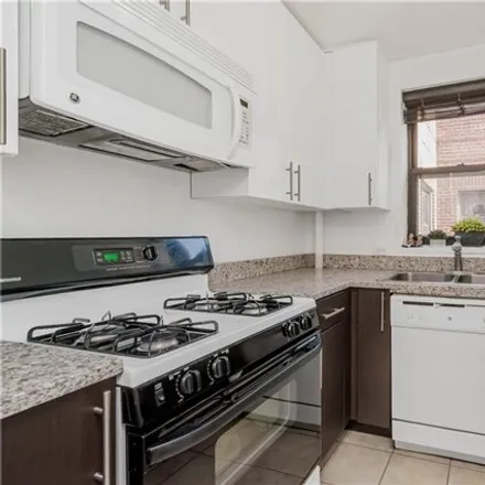 Image 4 - 3215 Arlington Avenue, New York, NY 10463, USA - Apartment for sale