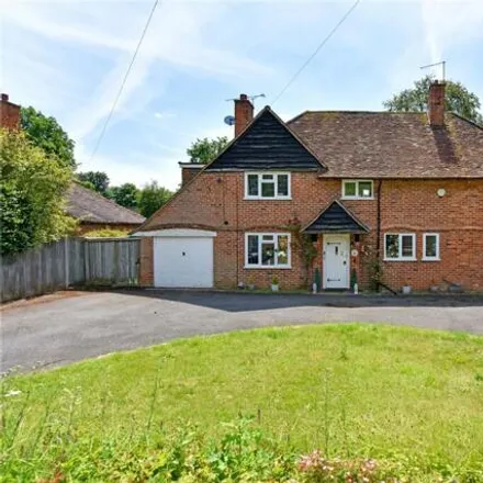 Rent this 4 bed house on Thicket Grove in Pinkneys Green, SL6 4LW