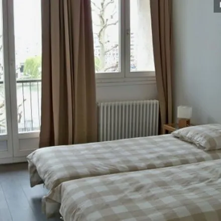 Rent this 3 bed apartment on 4 Place des Emmurées in 76100 Rouen, France