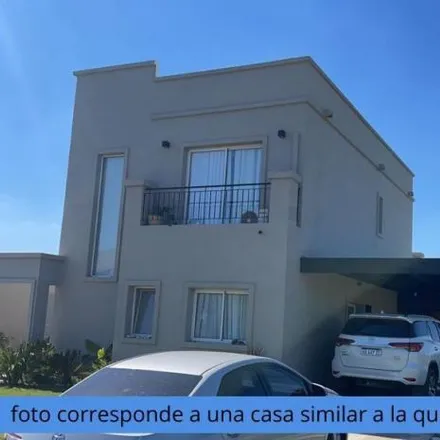 Buy this 3 bed house on Sarmiento in Partido de Tigre, 1670 Benavídez