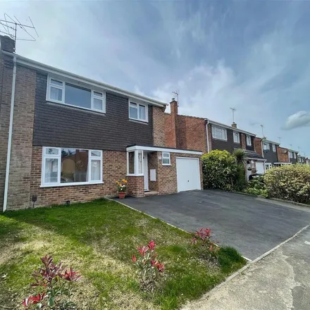 Rent this 4 bed house on New Road in Greenham, RG14 7RX