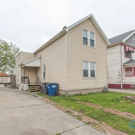 Buy this 2 bed house on 256 Milford Avenue in Toledo, OH 43605