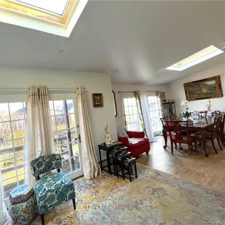 Image 7 - 469 Westchester Avenue, Fleetwood, City of Mount Vernon, NY 10552, USA - House for sale