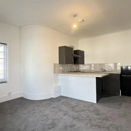 Rent this 2 bed apartment on Egmont Road in London, SM2 5JS