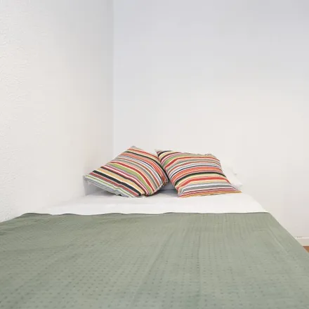 Rent this 6 bed room on Madrid in Avenida de Bonn, 19