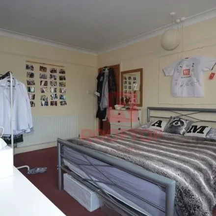 Rent this 3 bed townhouse on itsu in 36 Commercial Street, Arena Quarter