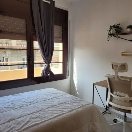 Rent this 3 bed room on Carrer de Villarroel in 18, 08001 Barcelona