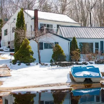 Buy this studio house on 113 Chappell Shores Drive in Alfred, ME 04002
