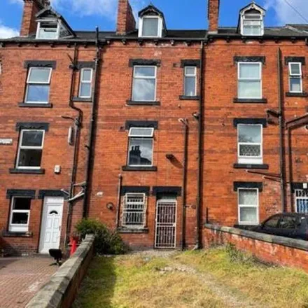Rent this 6 bed room on Delph Lane in Leeds, LS6 2HQ