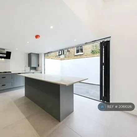 Image 4 - Bellamy Street, London, SW12 8BS, United Kingdom - Townhouse for rent