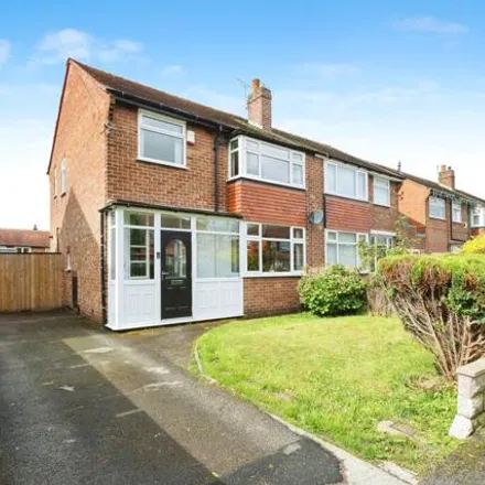 Buy this 3 bed duplex on Gloucester Road in Audenshaw, M34 2HT