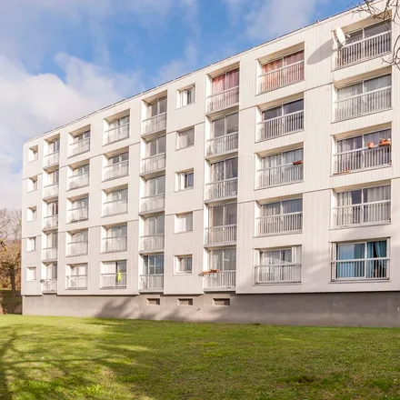 Rent this 3 bed apartment on 17 Rue du Mont Olivet in 78500 Sartrouville, France