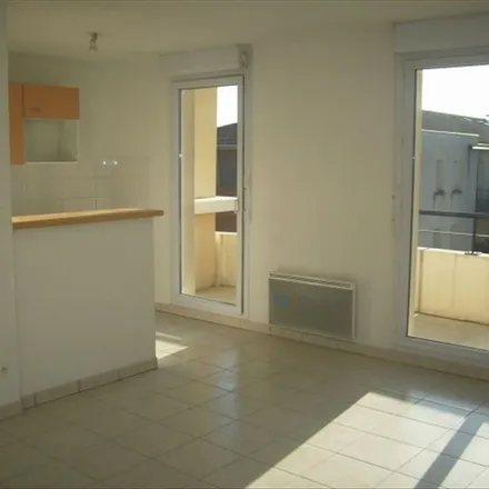 Rent this 3 bed apartment on 15 Rue Prosper Ferradou in 31700 Blagnac, France