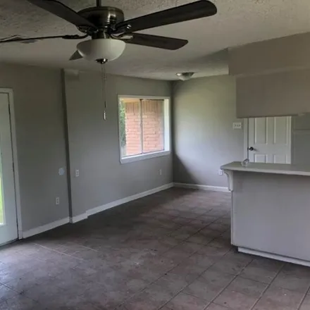 Image 3 - 300 Tennyson Street, San Leon, TX 77539, USA - House for rent