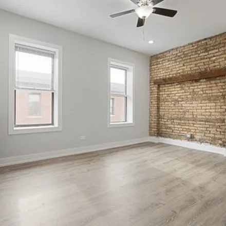 Image 9 - 7427-7433 North Clark Street, Chicago, IL 60626, USA - Apartment for rent