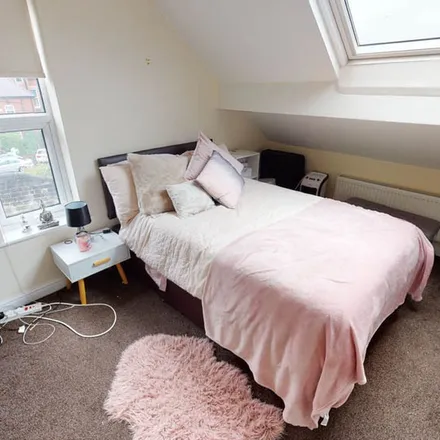 Image 2 - Broomfield View, Leeds, LS6 3DH, United Kingdom - Apartment for rent
