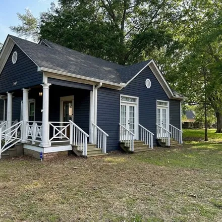 Buy this 3 bed house on 701 South Court Street in Cleveland, MS 38732