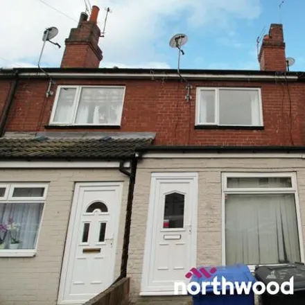 Buy this 2 bed townhouse on Hunt Lane in Doncaster, DN5 9SE