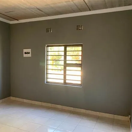 Image 2 - Cornwall Road, Vincent, East London, East London, 5217, South Africa - Apartment for rent