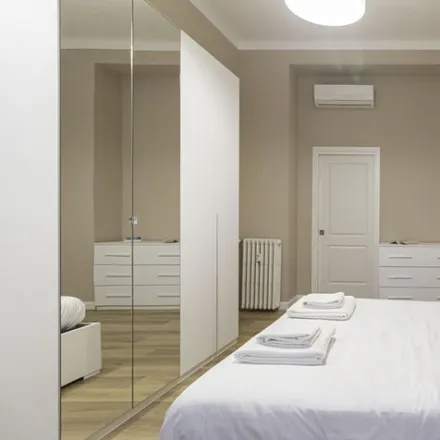 Image 6 - Via Alessandro Volta, 10, 20121 Milan MI, Italy - Apartment for rent