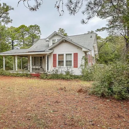 Image 1 - 223 Cape Lookout Drive, Harkers Island, Carteret County, NC 28531, USA - House for sale
