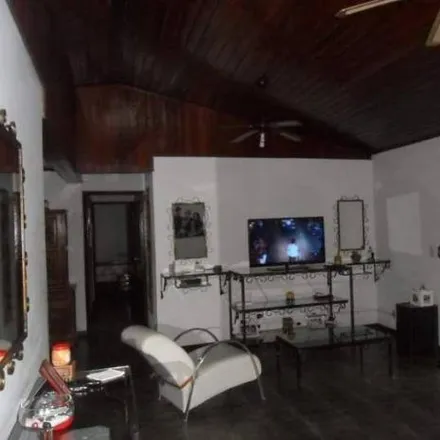 Buy this 2 bed house on Rua José Pinto Novaes Junior in Centro Alto, Ribeirão Pires - SP