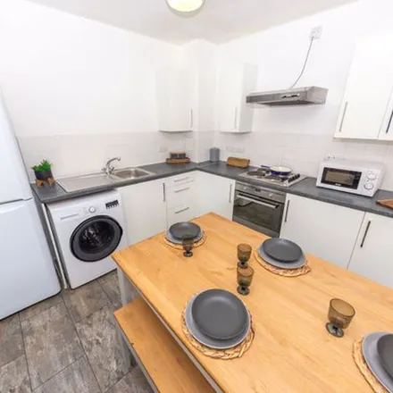 Rent this 5 bed apartment on Monument Place Post Office in London Road, Knowledge Quarter