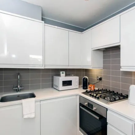 Image 8 - 57 Elsham Road, London, W14 8HD, United Kingdom - Apartment for rent