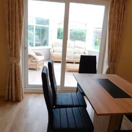 Image 2 - Galingale View, Newcastle-under-Lyme, ST5 2GQ, United Kingdom - Apartment for rent