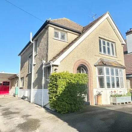 Rent this 4 bed house on Mount Pleasant Avenue South in Nottington, DT3 5JF