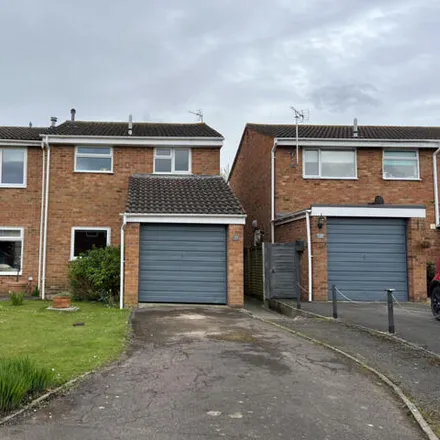 Buy this 3 bed house on Lincoln Close in Tewkesbury, GL20 5TY