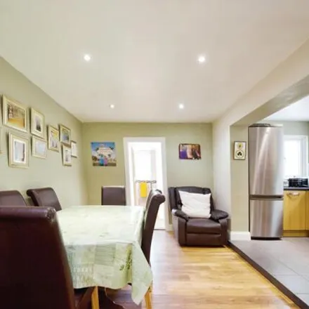 Image 5 - 284 Murchison Road, London, E10 6LY, United Kingdom - House for sale