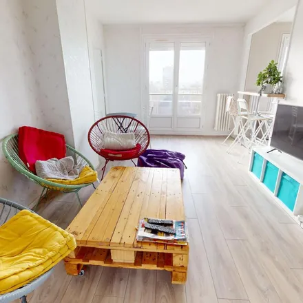 Rent this 4 bed apartment on 7 Rue Pierre Forfait in 76100 Rouen, France