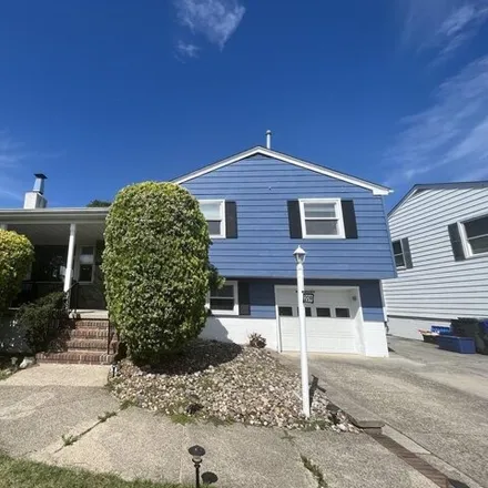 Rent this 4 bed house on 265 North Jerome Avenue in Margate City, Atlantic County