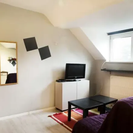 Rent this 1 bed apartment on Rue du Trône - Troonstraat 229 in 1050 Ixelles - Elsene, Belgium