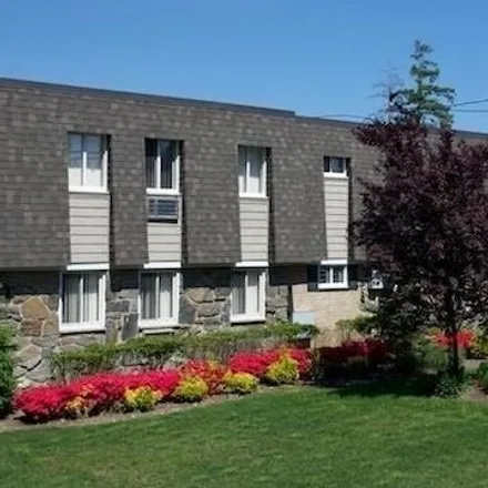 Rent this 1 bed apartment on 25 North Clinton Avenue in Bay Shore, Islip