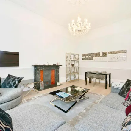 Image 5 - 4 Pembridge Gardens, London, W2 4EA, United Kingdom - Townhouse for rent