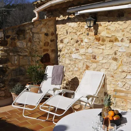 Rent this 3 bed house on La Capelle-et-Masmolène in Gard, France