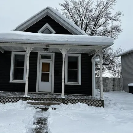 Buy this 1 bed house on 142 Roscoe Avenue in Muscatine, IA 52761