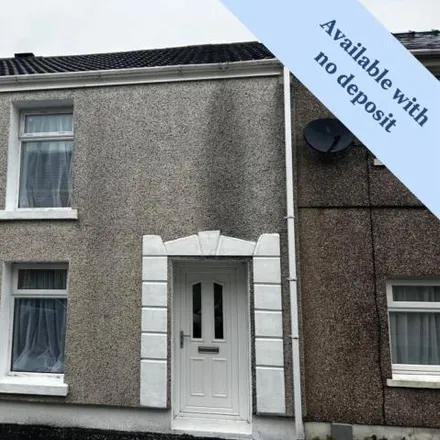 Rent this 2 bed townhouse on Dolau Fawr in Llanelli, SA15 2HW