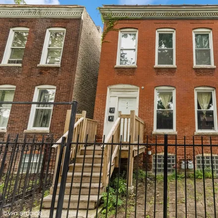 Buy this 9 bed duplex on 431 North Lawndale Avenue in Chicago, IL 60651
