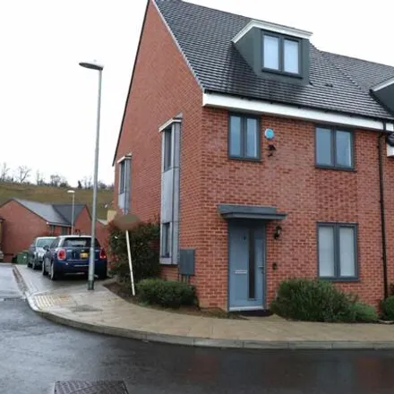 Buy this 4 bed duplex on unnamed road in Swanscombe, DA10 1DG